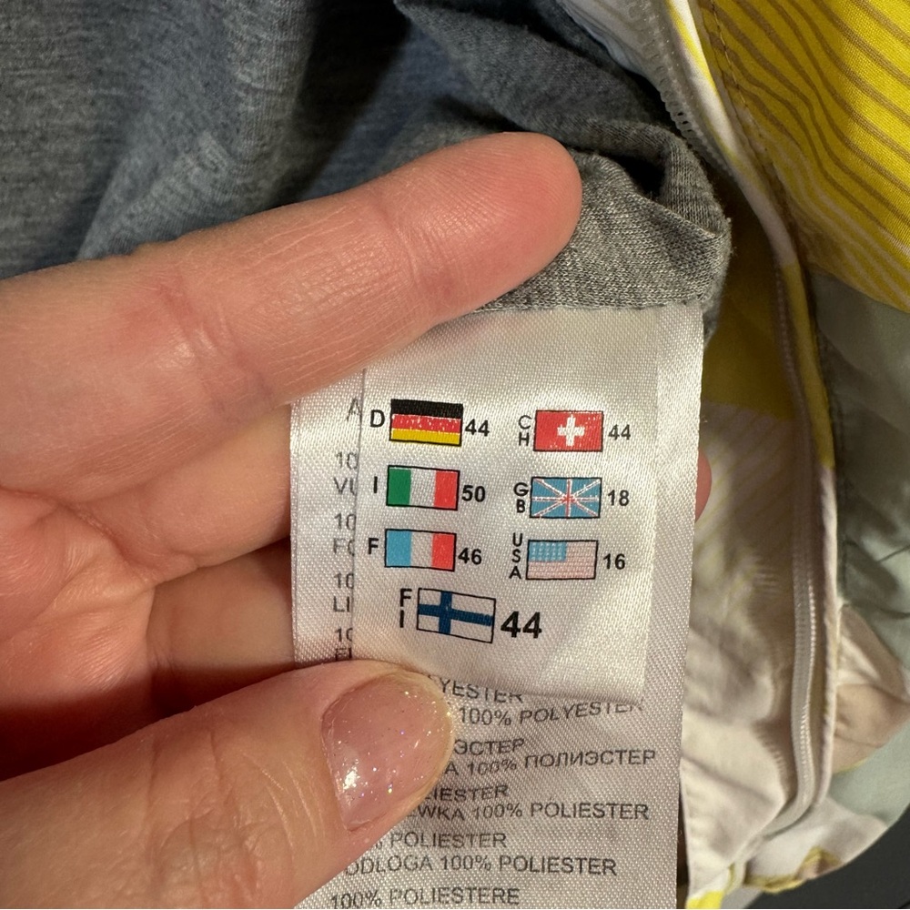 Geometric Patterned Woman’s Windbreaker Jacket Si… - image 7